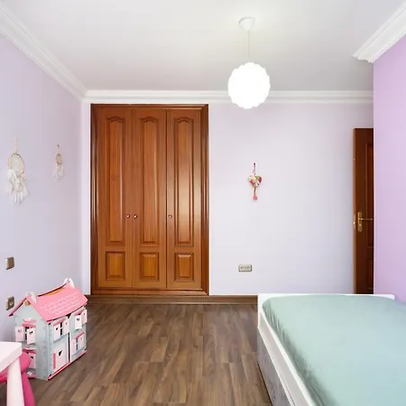 Prázdninový dům Amplia Casa Familiar Con Piscina